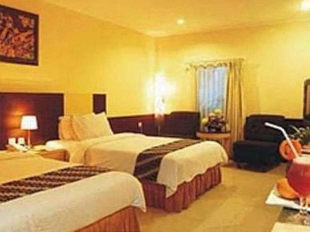 Imagen general del Hotel Parkside Mandarin Pekalongan. Foto 4