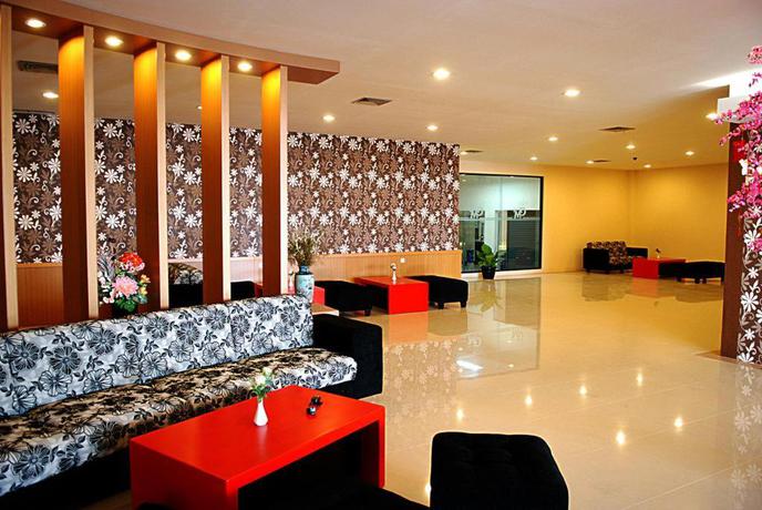 Imagen de los interiores del Hotel Parkside Mandarin Pekalongan. Foto 12