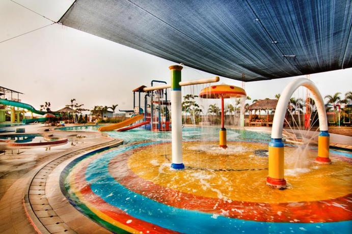 Imagen de la piscina del Hotel Parkside Mandarin Pekalongan. Foto 14