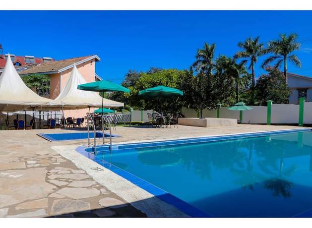 Imagen de la piscina del Hotel Parkview Safari and Apartments. Foto 19
