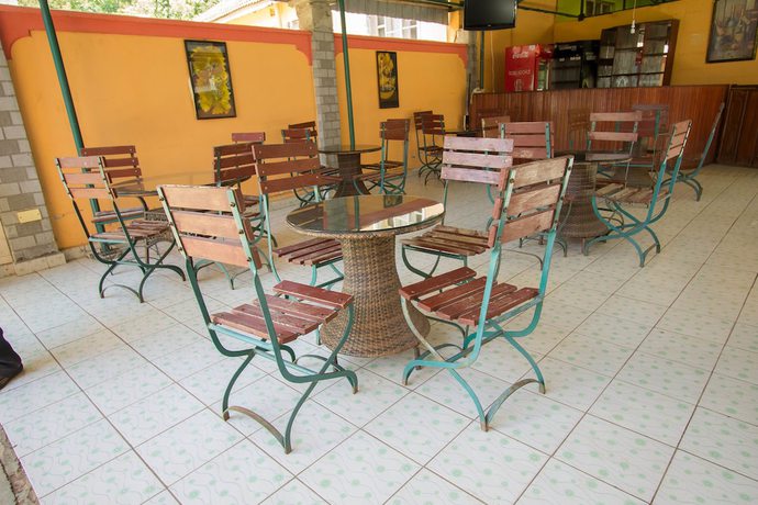 Imagen del bar/restaurante del Hotel Parkview Safari and Apartments. Foto 3