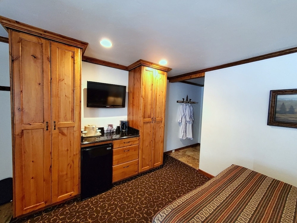 Imagen de la habitación del Hotel Parkway Inn. Foto 13