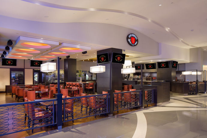 Imagen de los interiores del Hotel Parkwest Bicycle Casino. Foto 15