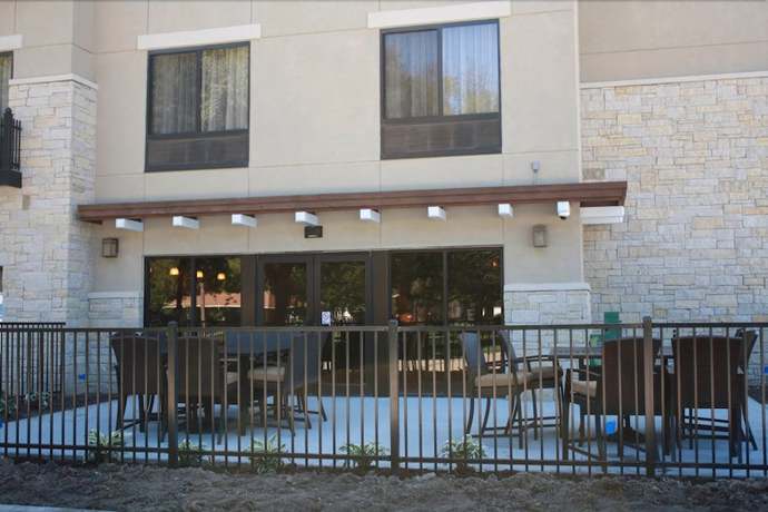 Imagen del bar/restaurante del Hotel Parkwood Inn And Suites. Foto 4