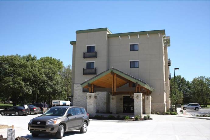 Imagen general del Hotel Parkwood Inn And Suites. Foto 2