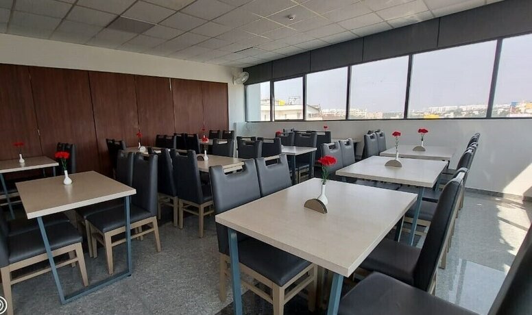 Imagen del bar/restaurante del Hotel Parkwood Suites. Foto 18