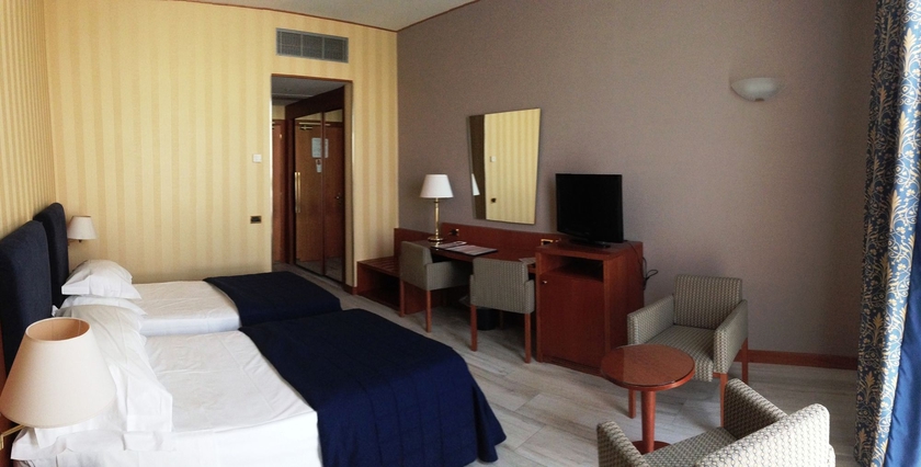 Imagen de la habitación del Hotel Parma and Congressi. Foto 6