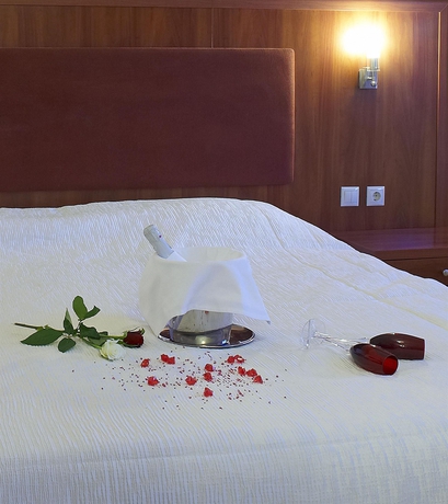 Imagen de la habitación del Hotel Parnis Palace Suites. Foto 2