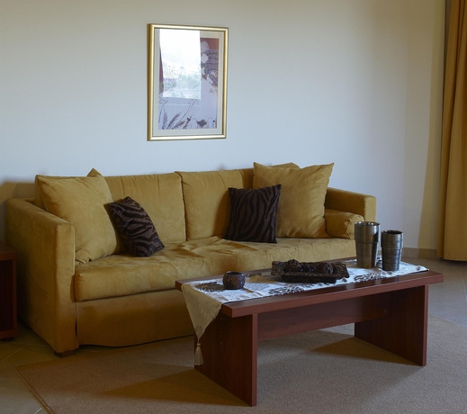 Imagen de los interiores del Hotel Parnis Palace Suites. Foto 7