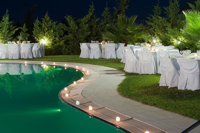 Imagen de la piscina del Hotel Parnis Palace Suites. Foto 10