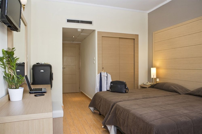 Imagen de la habitación del Hotel Parnon. Foto 11