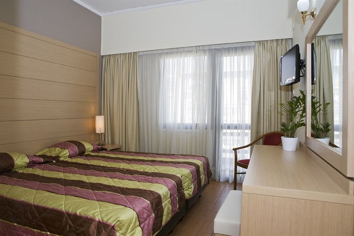 Imagen de la habitación del Hotel Parnon. Foto 15