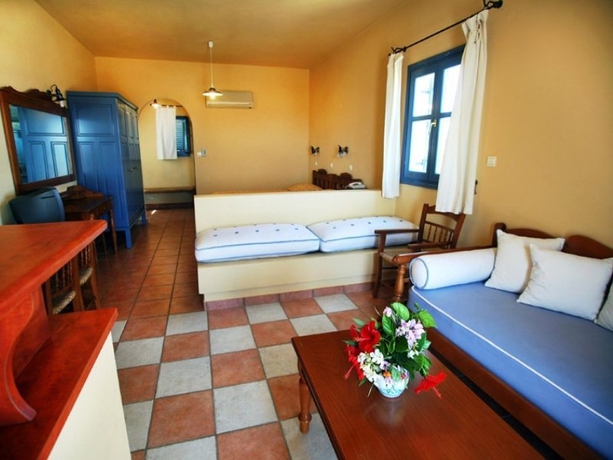 Imagen general del Hotel Paros Blue Dolphin. Foto 4