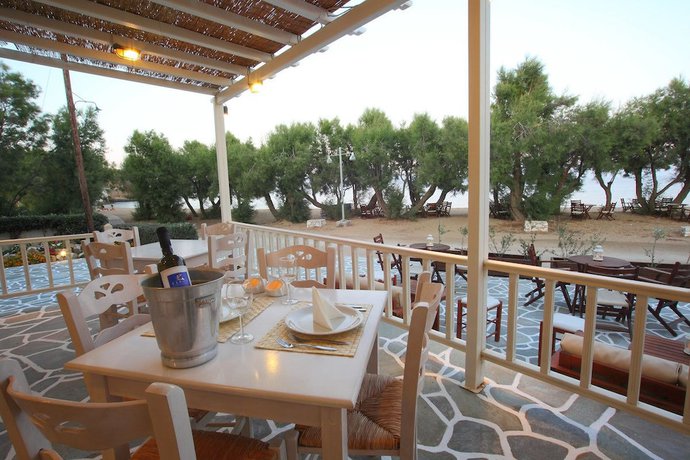 Imagen del bar/restaurante del Hotel Paros Inn. Foto 7