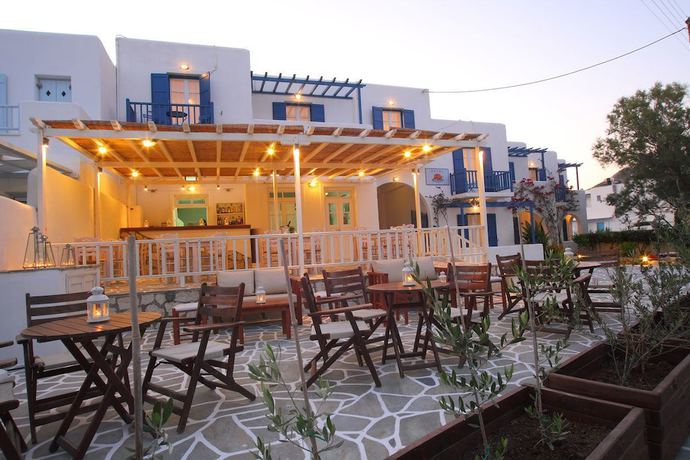 Imagen del bar/restaurante del Hotel Paros Inn. Foto 9