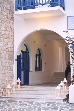 Imagen general del Hotel Paros Inn. Foto 3