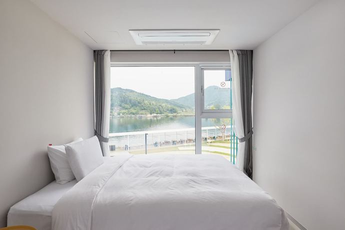 Imagen de la habitación del Hotel Parotia Water House. Foto 5