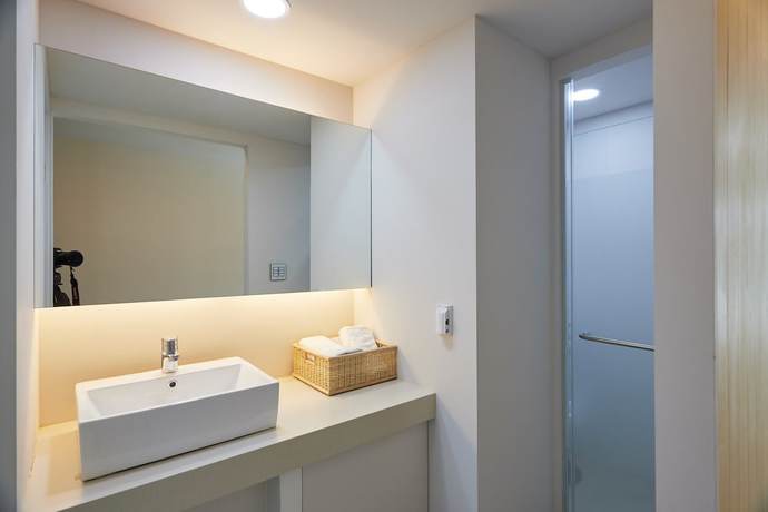 Imagen de la habitación del Hotel Parotia Water House. Foto 6