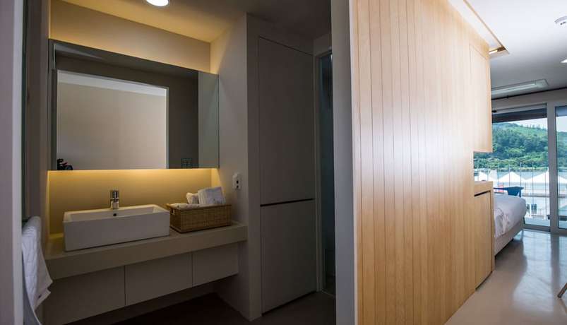 Imagen de la habitación del Hotel Parotia Water House. Foto 7