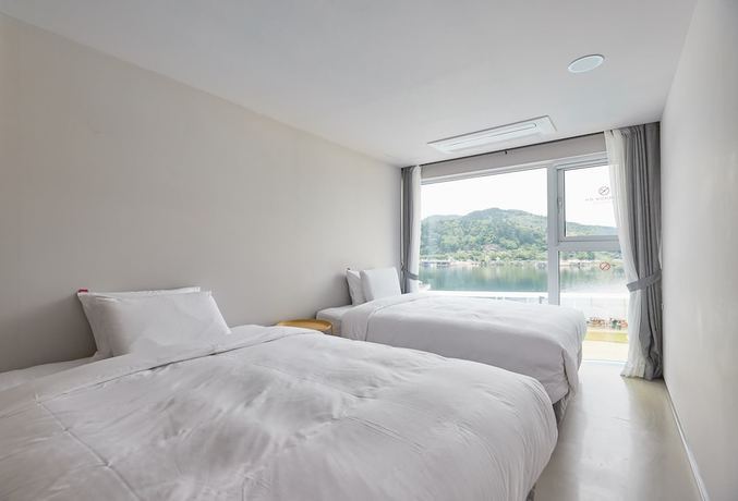 Imagen de la habitación del Hotel Parotia Water House. Foto 18