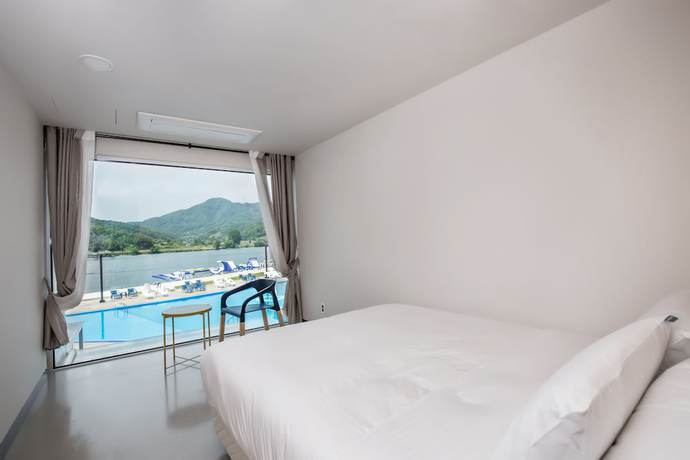 Imagen de la habitación del Hotel Parotia Water House. Foto 19