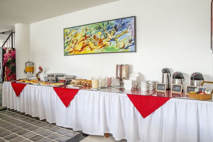 Imagen del bar/restaurante del Hotel Parque 63. Foto 2