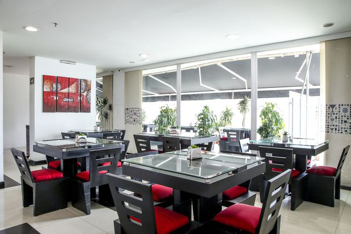 Imagen del bar/restaurante del Hotel Parque 63. Foto 10