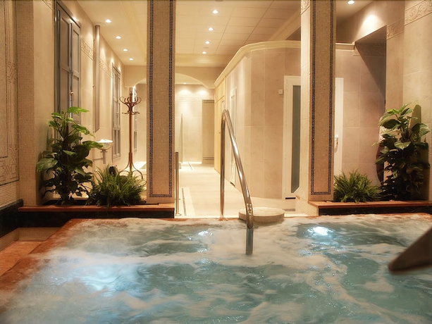 Imagen de la piscina del Hotel Parque - Balneario Termas Pallares. Foto 17