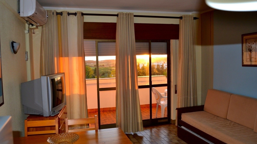 Imagen de los interiores del Hotel Parque Das Amendoeiras. Foto 10