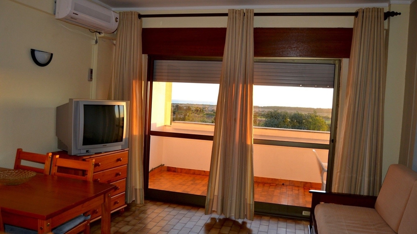 Imagen de los interiores del Hotel Parque Das Amendoeiras. Foto 11