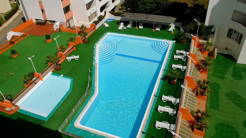 Imagen de la piscina del Hotel Parque Das Amendoeiras. Foto 14