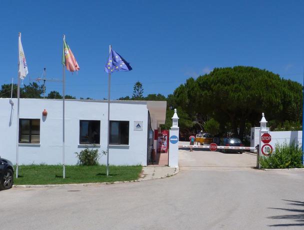 Imagen de los exteriores del Hotel Parque De Campismo Orbitur Sagres. Foto 6