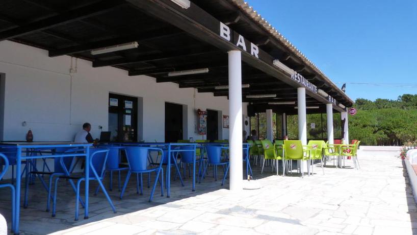 Imagen del bar/restaurante del Hotel Parque De Campismo Orbitur Sagres. Foto 2