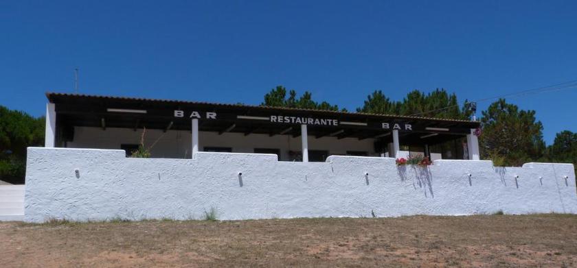 Imagen del bar/restaurante del Hotel Parque De Campismo Orbitur Sagres. Foto 3