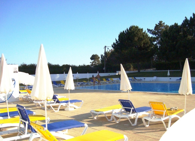 Imagen de la piscina del Hotel Parque De Campismo Orbitur Sitava Milfontes. Foto 19