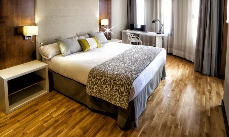 Imagen de la habitación del Hotel Parque Real. Foto 7