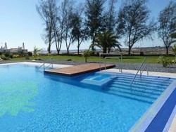 Imagen de la piscina del Hotel Parque Rey Carlos. Foto 7