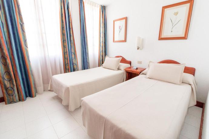 Imagen de la habitación del Hotel Parque Santiago IV. Foto 8