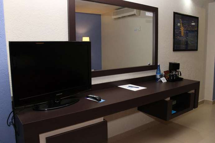 Imagen de la habitación del Hotel Parque Satelite. Foto 2