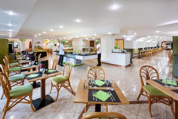 Imagen del bar/restaurante del Hotel Parque Vacacional Eden. Foto 2