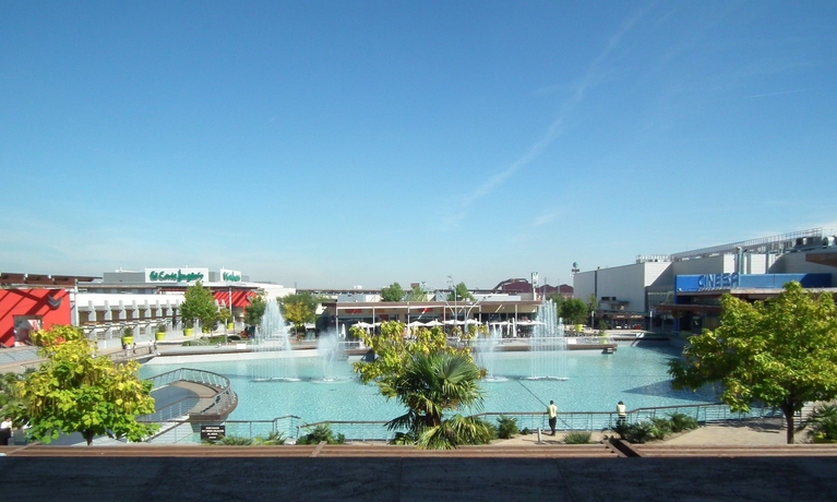 Imagen de los exteriores del Hotel Parquesur. Foto 12