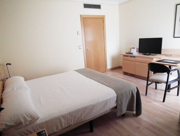 Imagen de la habitación del Hotel Parquesur. Foto 10