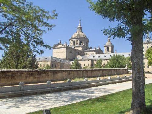 Imagen de los exteriores del Hotel Parrilla Principe. Foto 12