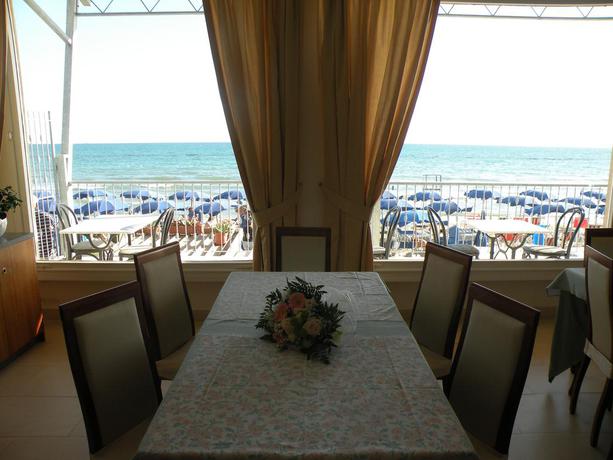 Imagen del bar/restaurante del Hotel Parrini. Foto 2