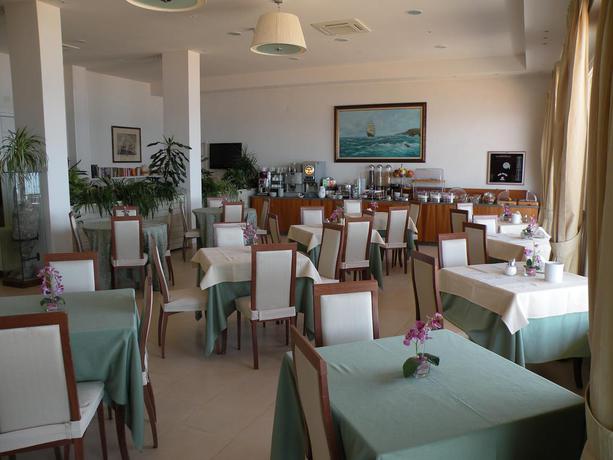 Imagen del bar/restaurante del Hotel Parrini. Foto 5