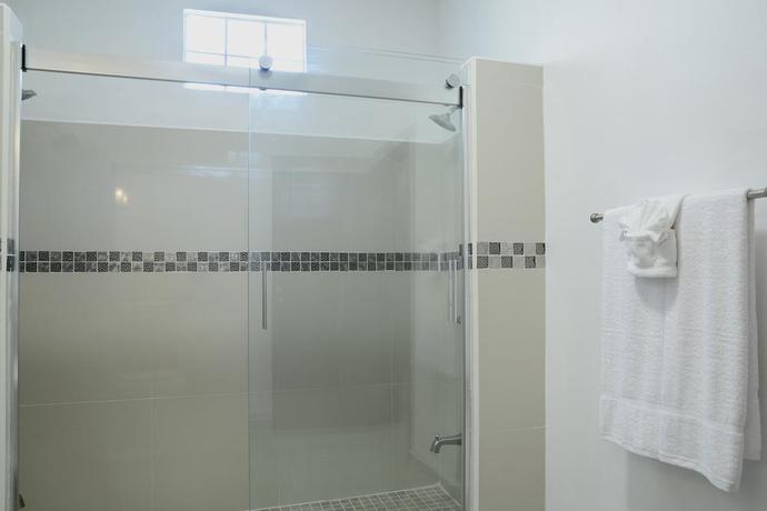 Imagen de la habitación del Hotel Parrot Cove Lodge. Foto 3