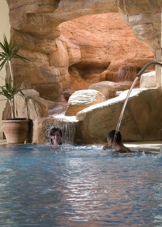 Imagen de la piscina del Hotel Parrotel Aquapark Resort. Foto 10