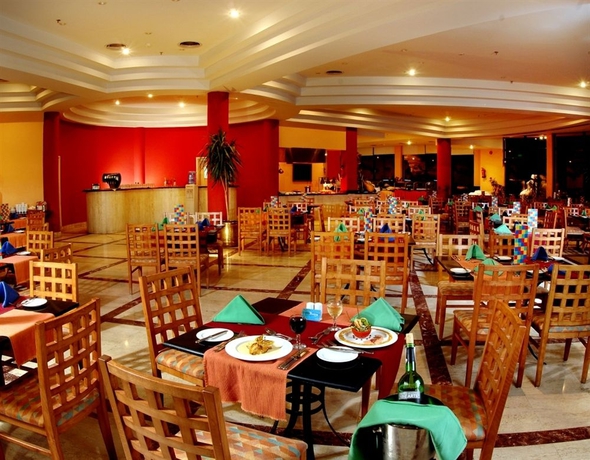 Imagen del bar/restaurante del Hotel Parrotel Aquapark Resort. Foto 3