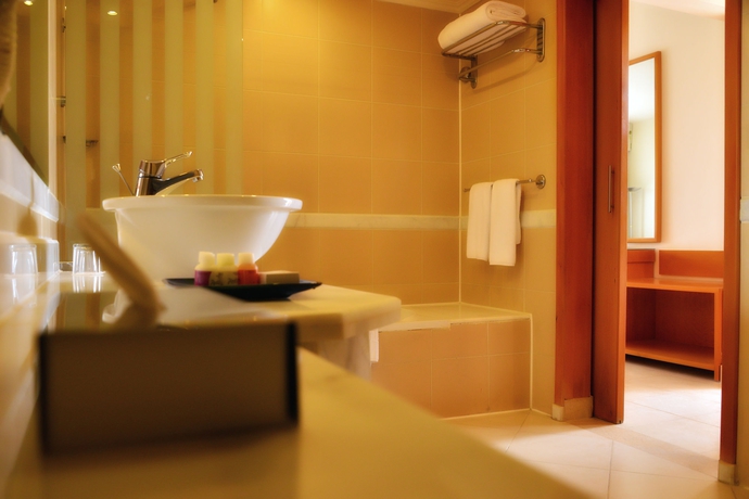 Imagen de la habitación del Hotel Parrotel Beach Resort. Foto 6