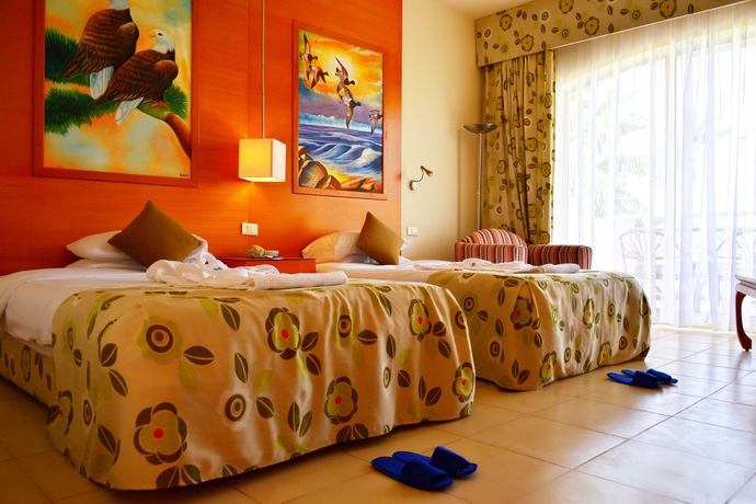 Imagen de la habitación del Hotel Parrotel Beach Resort. Foto 11